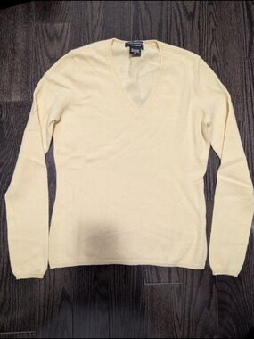 Lord & Taylor Cashmere V-Neck Sweater – Size M | Soft Luxury Minimalist Knit